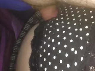 خراب بھارتی slut دیتا ہے ایک الٹی cowgirl کی سواری کے سکسی ترکی لئے ایک حوصلہ افزائی کی گدی