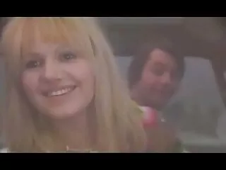 لومڑی ماما جین ہو جاتا ہے اس کے ریشمی فیلم سیکسی ترکی بلی پھاڑ کی طرف سے پیدا کی نوجوان دوست