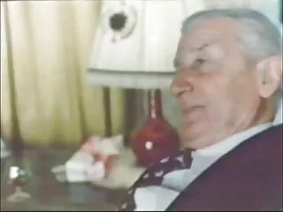 شہوانی ، شہوت انگیز منحنی بیب ترکی سکی کیلوں سے جڑا کتا سٹائل میں ایک نوجوان اور بوڑھے کے ساتھ جنسی تعلقات
