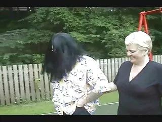 Busty سنہرے بالوں والی عورت فیلم سکسی ترکی ریلی ایونز پچھواڑے میں آخر میں باورچی خانے